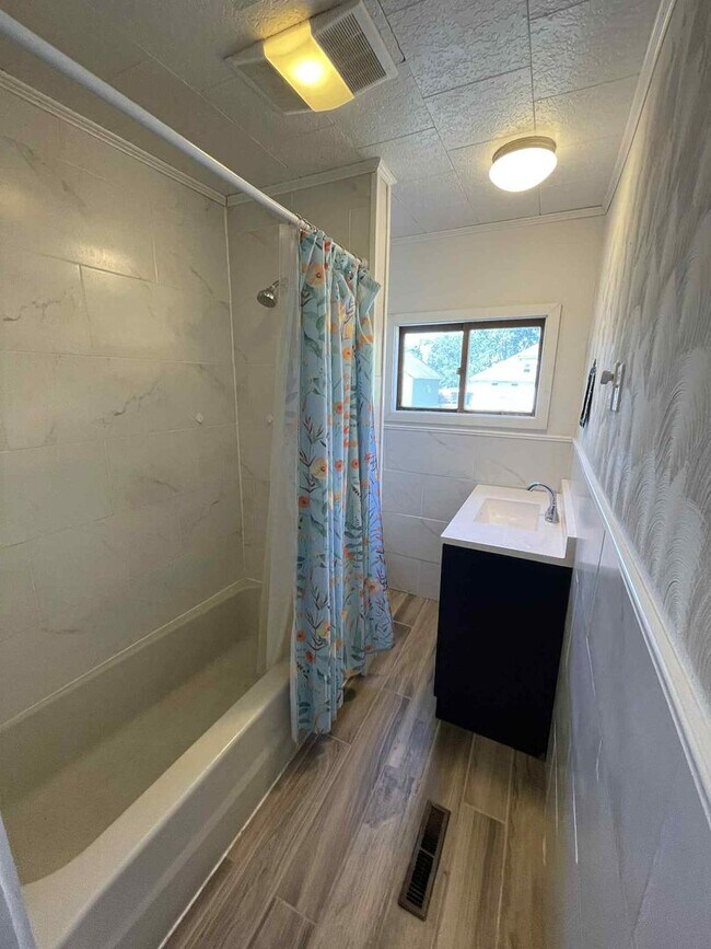 Building Photo - 218 N 15th St