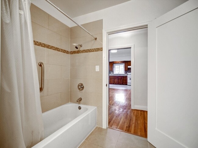 Building Photo - 243 N Berendo St