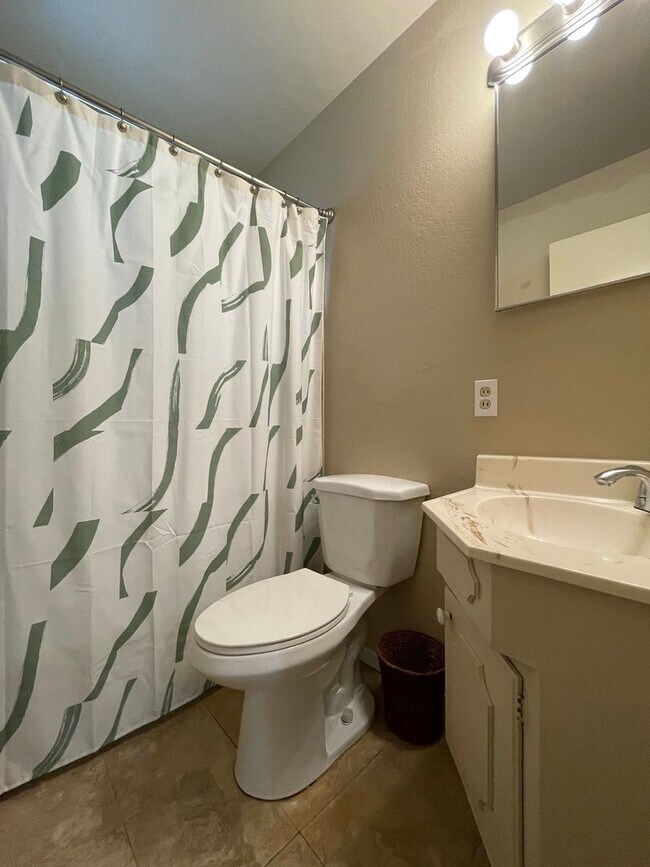 Building Photo - Charming & Unique Fair Oaks Home with Deta...