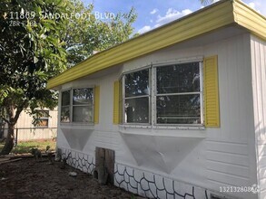 Building Photo - Beautiful 2/2 with large fence yard Mobile...