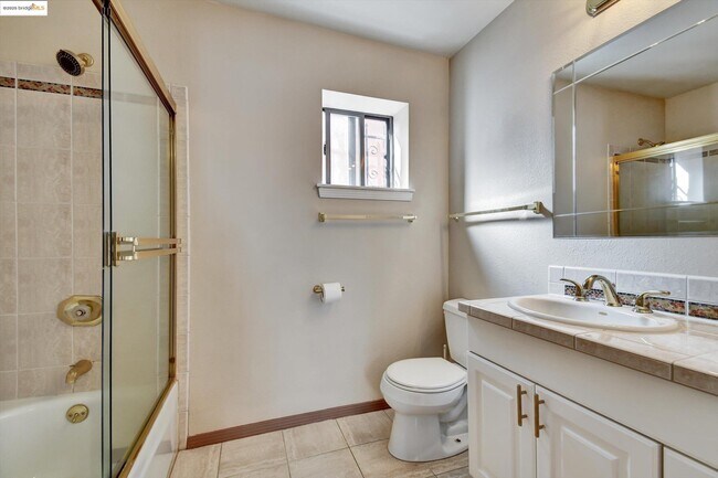 Building Photo - 616 Gravatt Dr