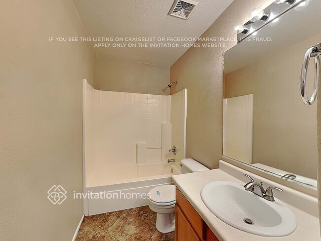 Building Photo - 6062 S Bell Pl