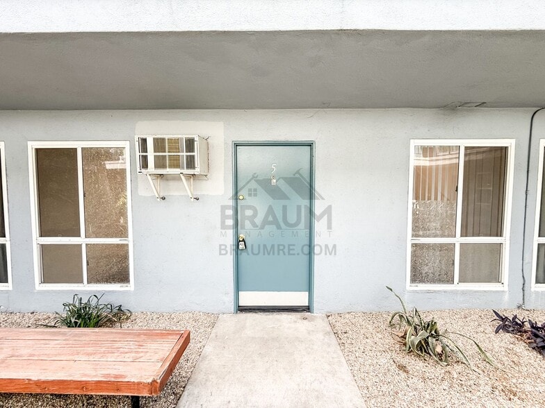 Building Photo - 5611 Fulcher Ave