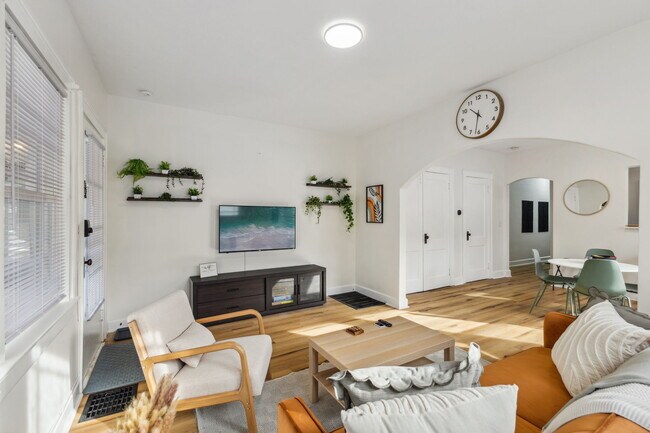 Primary Photo - 3863 Byram Ave