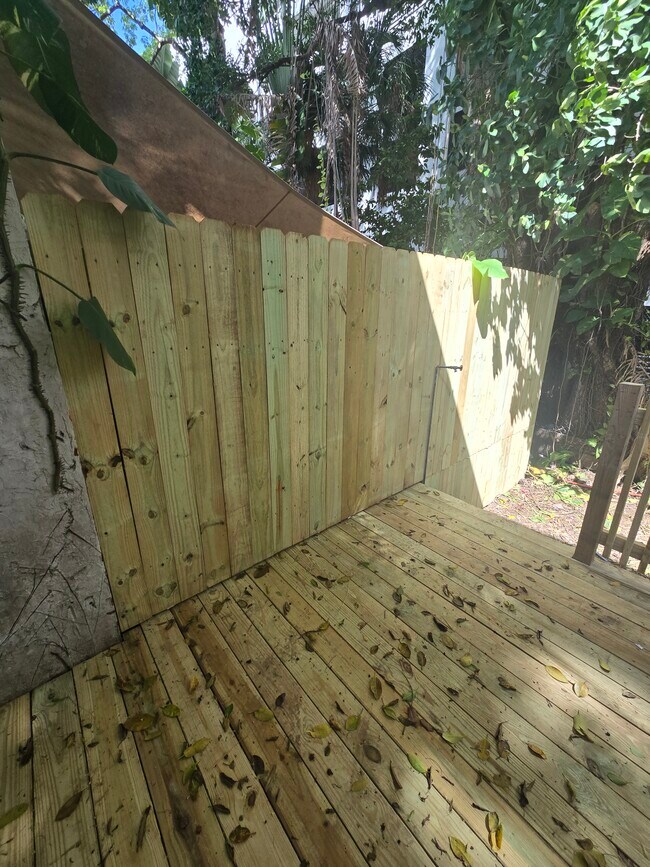 Building Photo - 1901 NW S River Dr