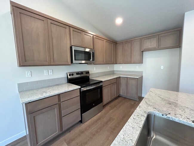 Building Photo - Brand New Home 3 Bedroom Home In Star!