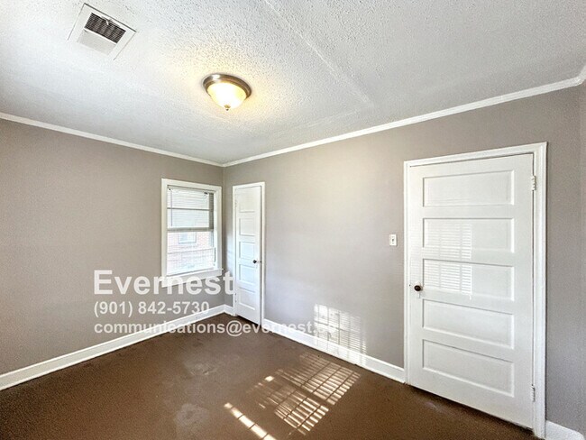 Building Photo - 1507 Wilson St