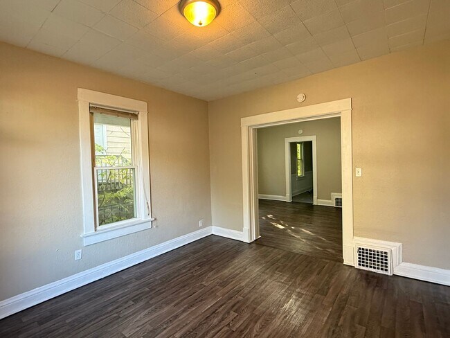 Building Photo - SL AAC1228