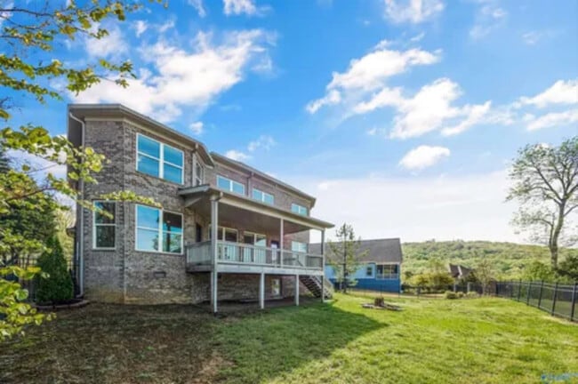 Building Photo - 2807 Talon Cir