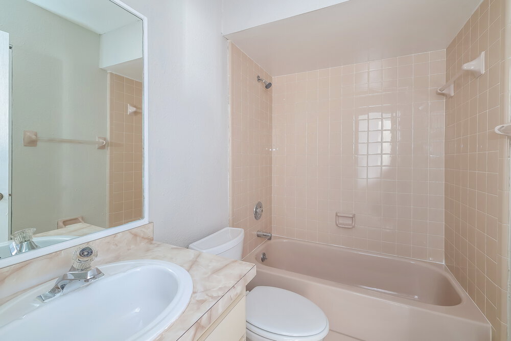 Building Photo - 648 Caribou Ct