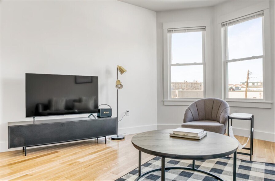 Building Photo - 401 Columbia St