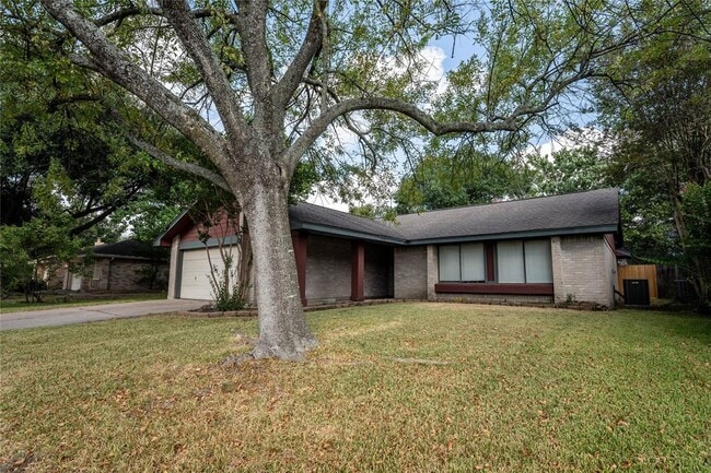 Building Photo - 12026 Hedgegate Dr