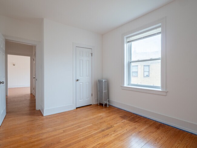 Building Photo - 7369 N Damen Ave