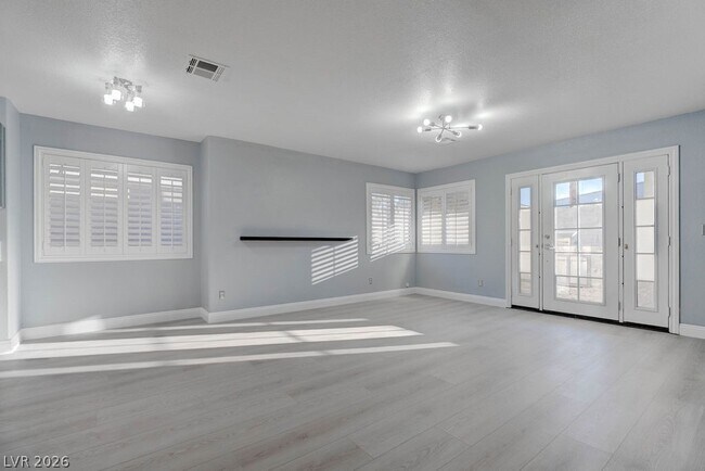 Building Photo - 879 Cozy Valley St