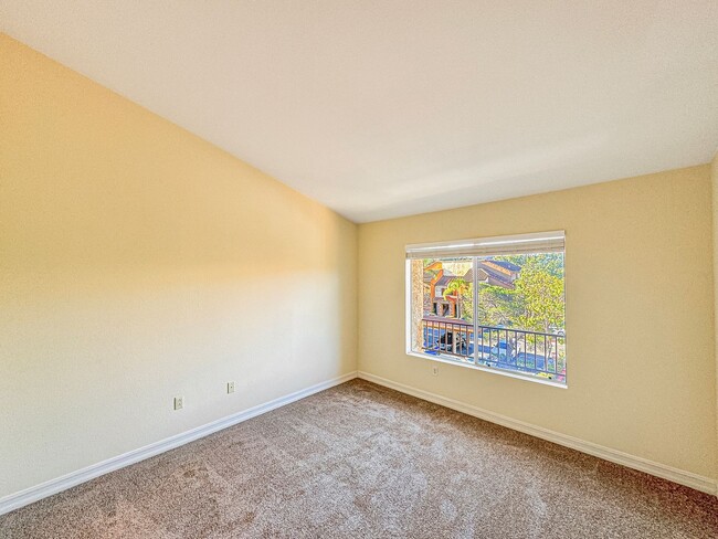 Building Photo - Great 2B/2BA Condo in Rancho Bernardo w/ C...