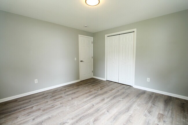 Building Photo - 17 Pinehurst Ave