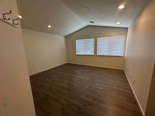 Building Photo - 5375 Santa Rosa Ave