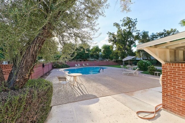 Building Photo - **SPECTACULAR - 2BEDROOM/3BATHROOM CONDO I...