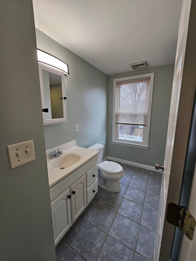 Building Photo - 76 Congress St