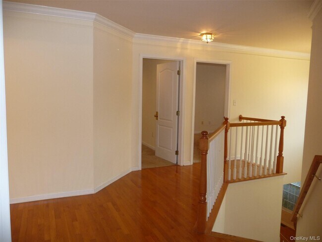 Building Photo - 220 Roosevelt Dr