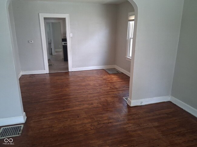 Building Photo - 541 W 29th St
