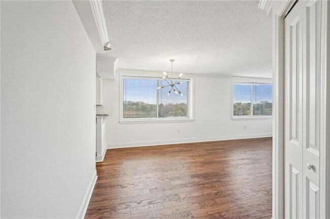 Building Photo - 2479 Peachtree Rd NE