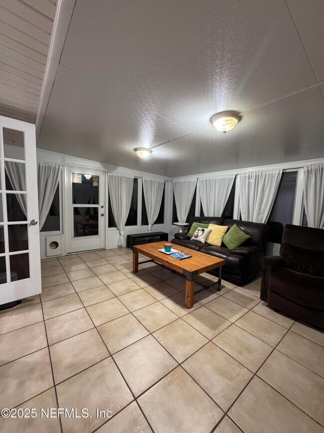 Building Photo - 7335 Floral Ridge Dr