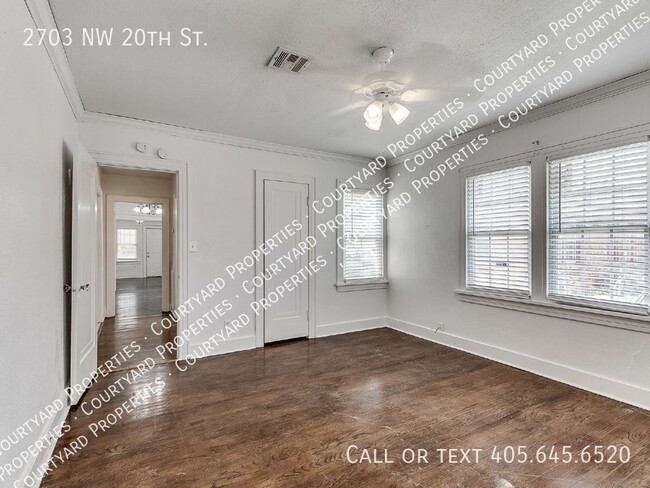 Building Photo - Adorable Tudor in Crestwood!