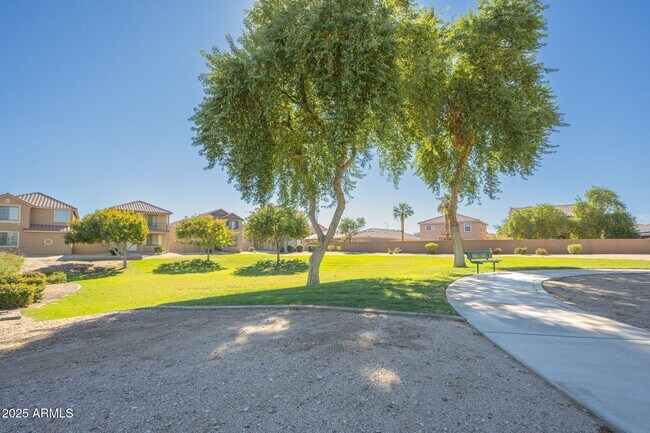 Building Photo - 935 E Agua Fria Ln