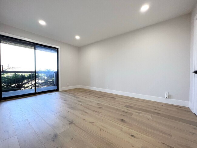 Building Photo - Beautifully Remodeled Condo with OCEAN VIE...