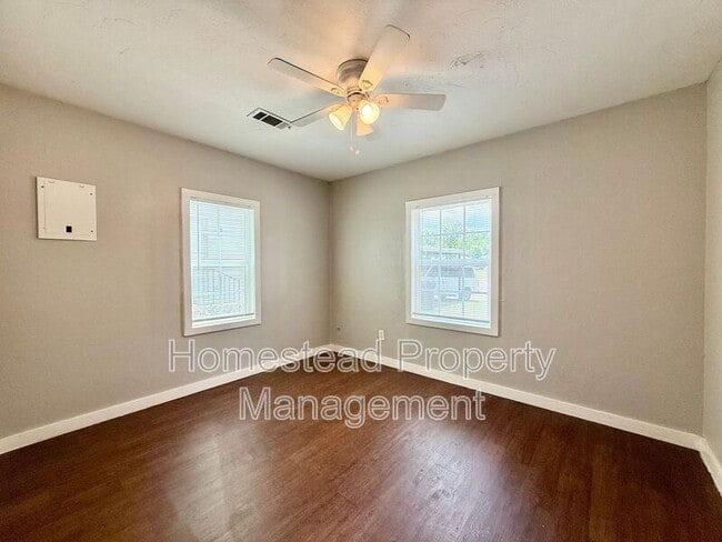 Building Photo - 4200 Altadena Ave