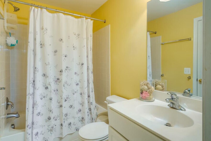 Building Photo - 8953 Birch Bay Cir