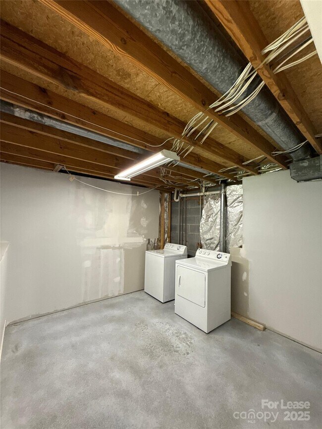 Building Photo - 6616 Wannamaker Ln