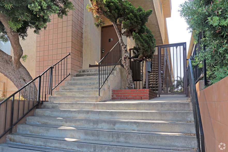 Primary Photo - 2120 Vanderbilt Lane, Redondo Beach, CA.