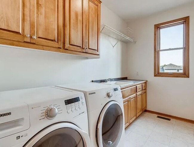 Building Photo - Stunning 4BR/5BA Eden Prairie Home W/Conservation Area Views Available 4/15!