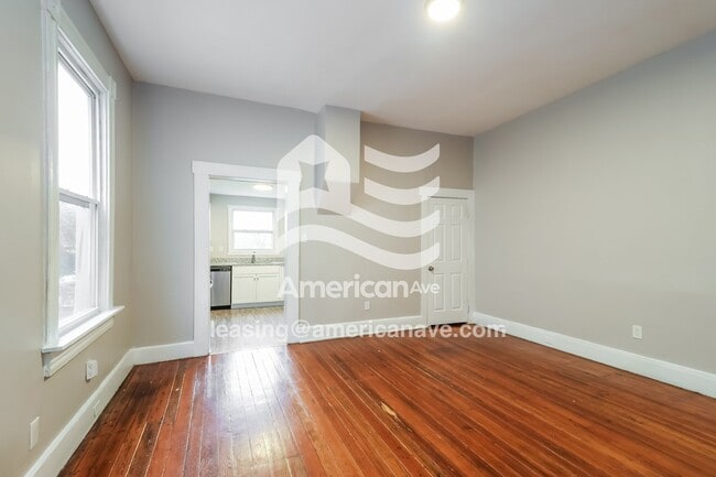 Building Photo - 604 E 16th St