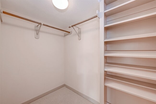 Building Photo - 5315 Lillian St