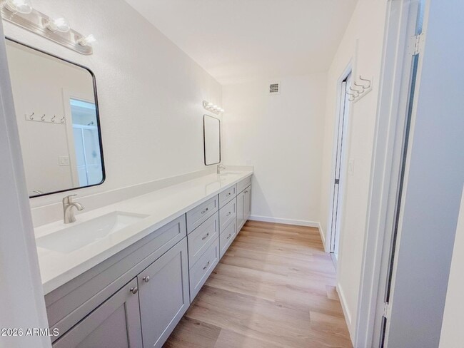 Building Photo - 2533 E Wagoner Rd