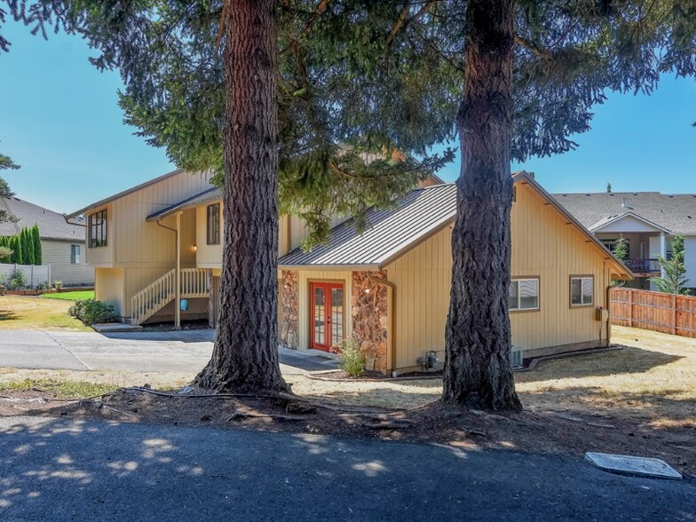 Primary Photo - 4611 NE 127th Way