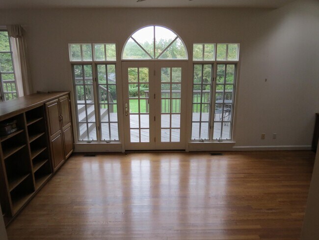 Building Photo - 9405 Locust Hill Rd