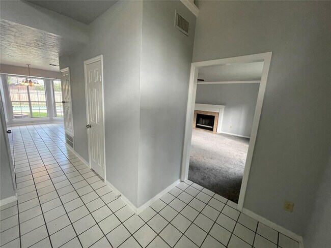 Building Photo - 14803 Silver Knight Ct