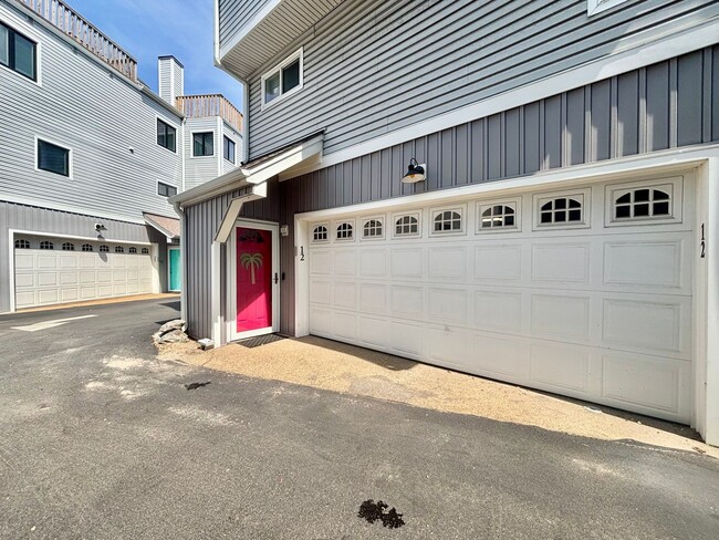 Primary Photo - Stunning Condo Near Chesapeake Bay
