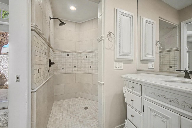 Building Photo - 8407 E Del Camino Dr