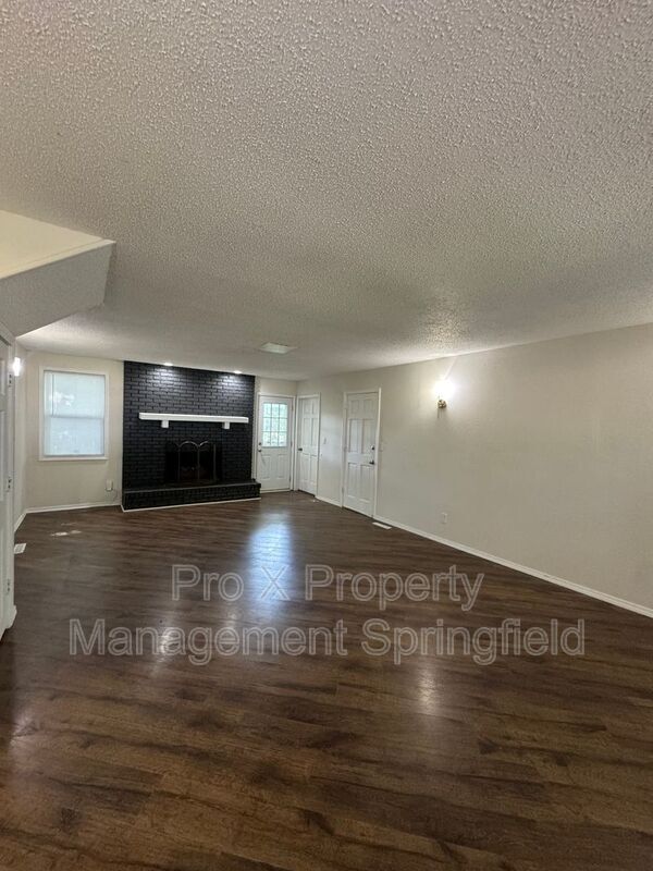 Building Photo - 3332 S Southlyn Pl