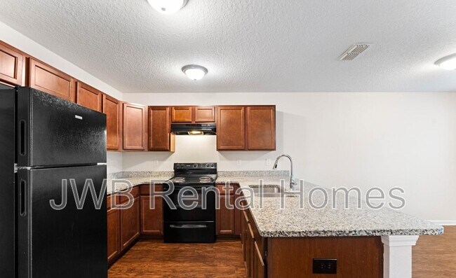 Building Photo - 685 Herman St