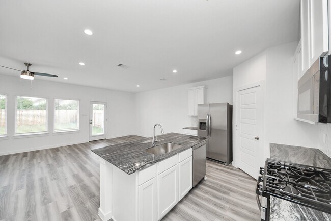 Building Photo - 10327 Sylvan Wds Trl