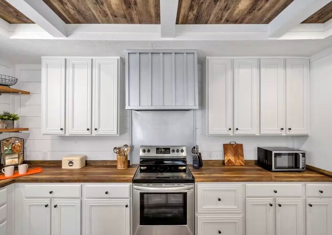 Building Photo - 22 Santana Dr