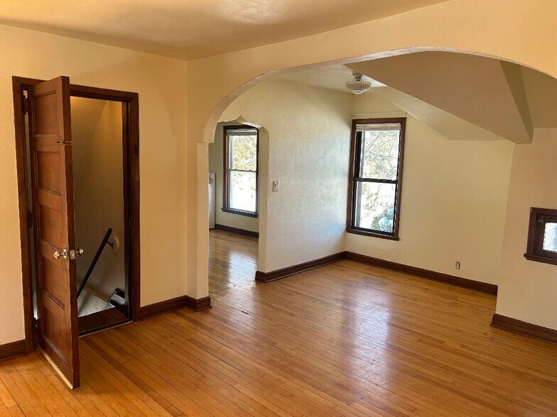 Living Room - 300 Radtke St