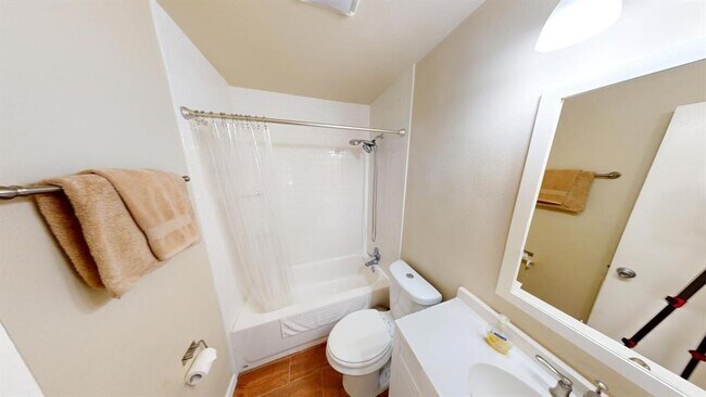 Building Photo - 9215 Hunters Trace E