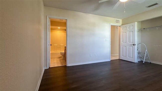 Building Photo - 6944 Rosemont Dr